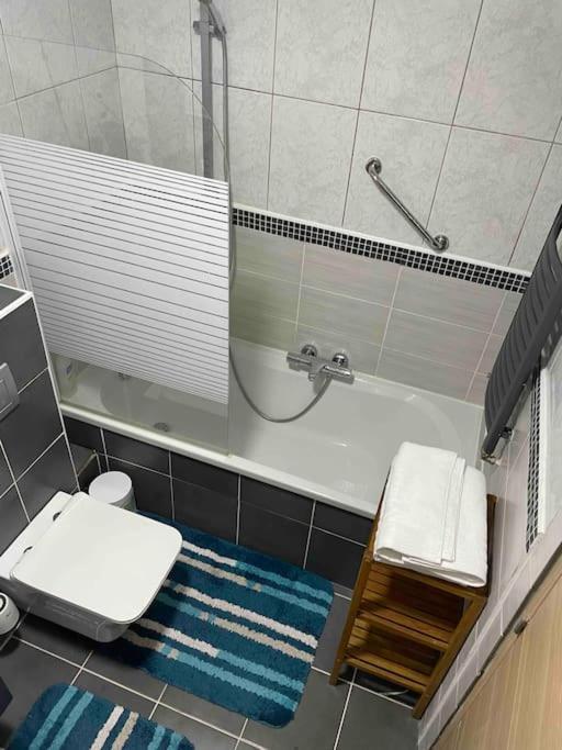Superbe Appartement Dans Le Centre De Mons - Arivee Autonome Exteriér fotografie